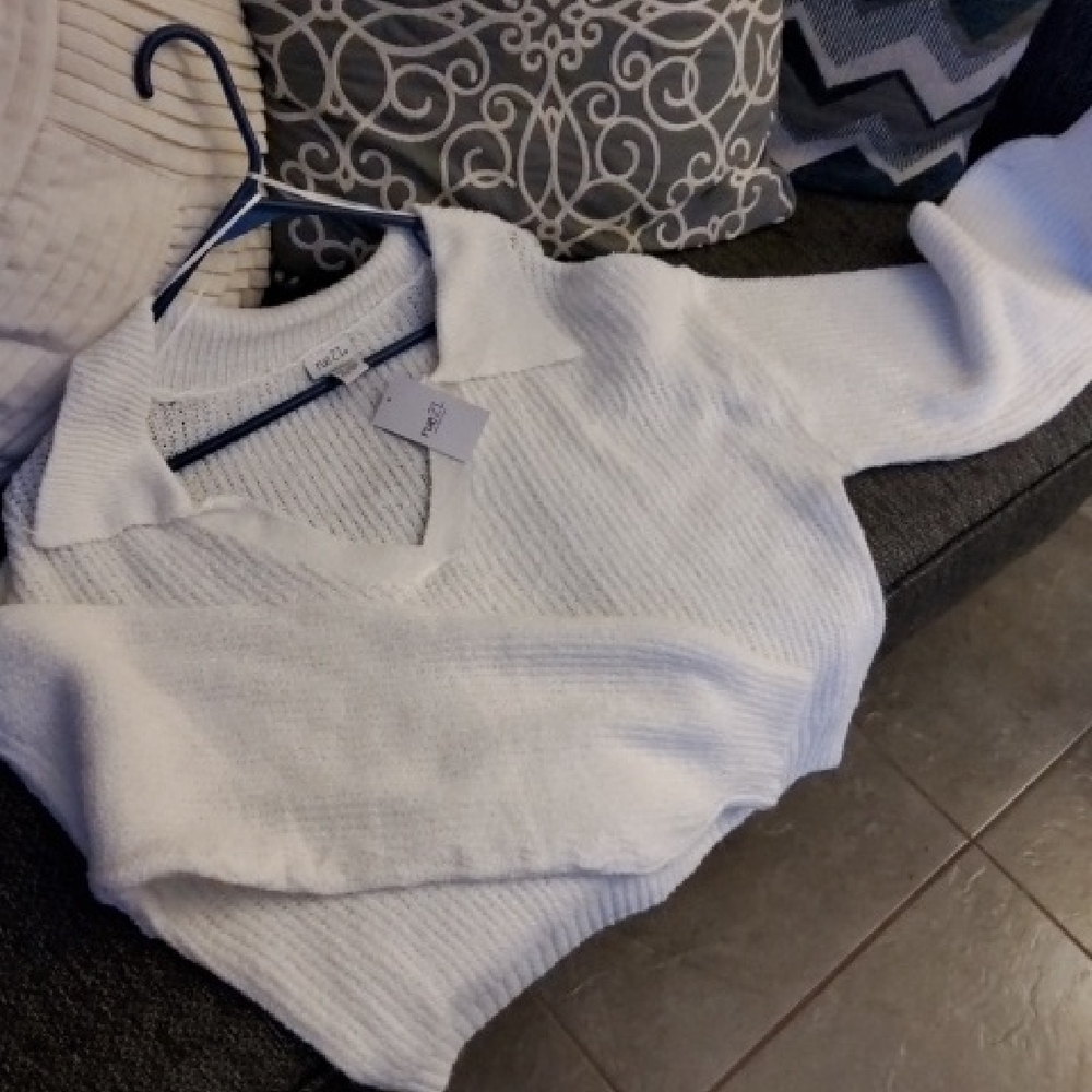 Rue21 White V-Neck Women's Sweater